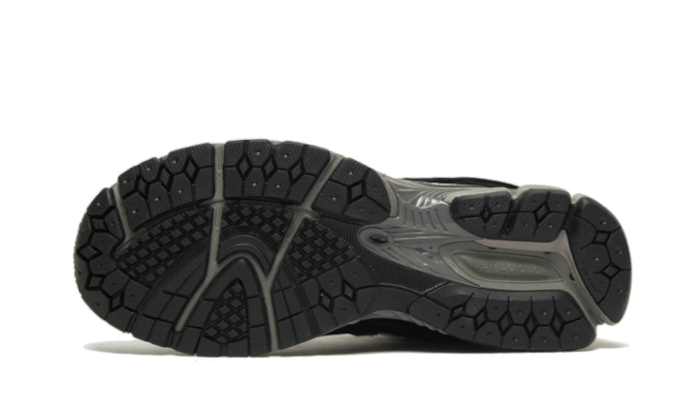 2002r-black-dark-grey-white-jd-sports-exclusive-socksforsport