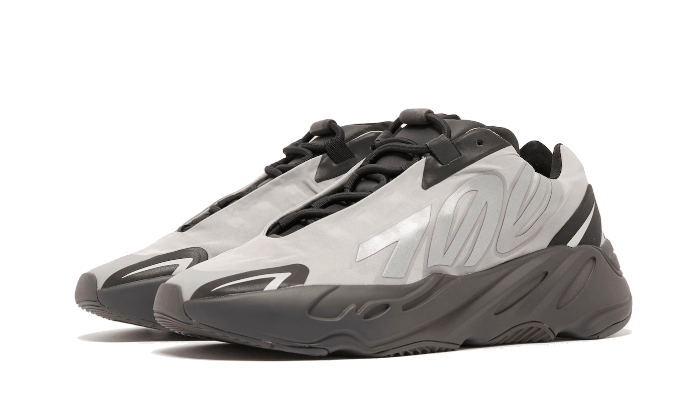 yeezy-700-mnvn-metallic-socksforsport