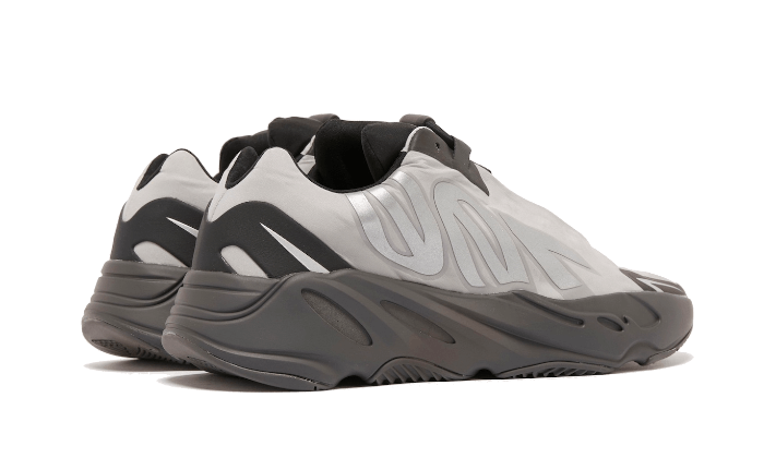 yeezy-700-mnvn-metallic-socksforsport