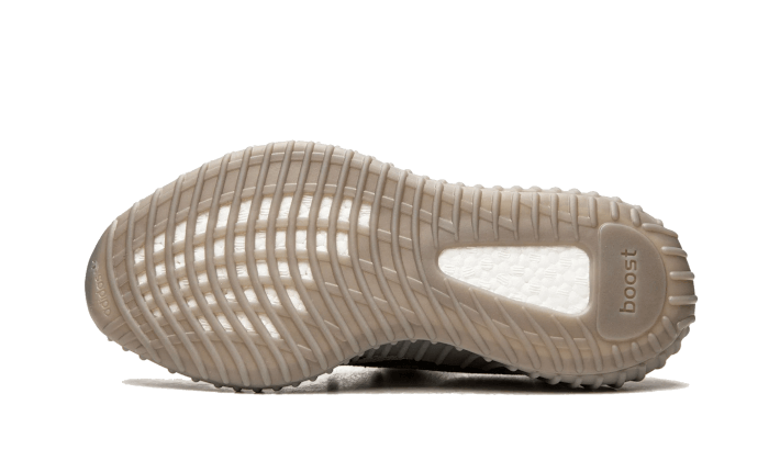yeezy-boost-350-v2-beluga-reflective-socksforsport