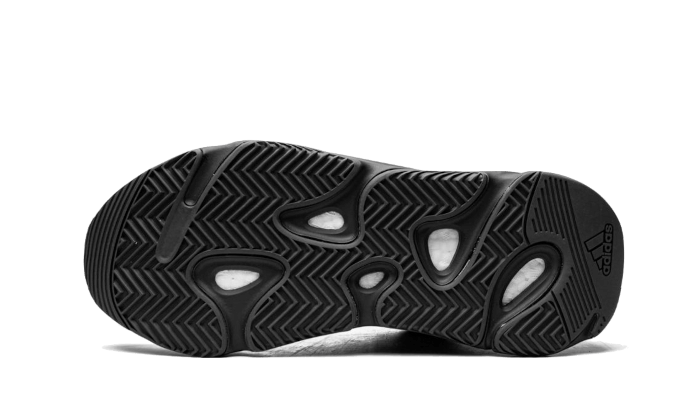 yeezy-700-mnvn-geode-socksforsport
