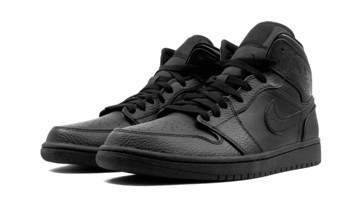 air-jordan-1-mid-triple-black-socksforsport