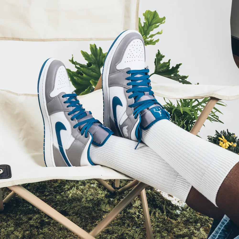 air-jordan-1-mid-true-blue-socksforsport