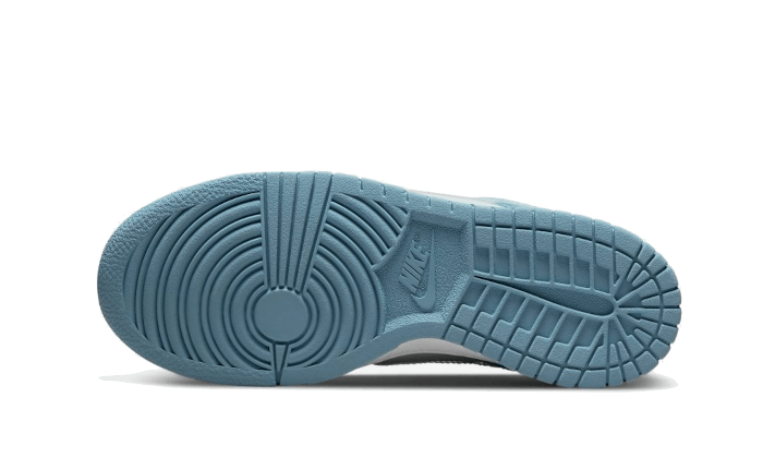 dunk-low-clear-swoosh-socksforsport