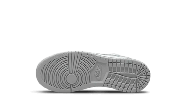 dunk-low-two-toned-grey-enfant-ps-socksforsport