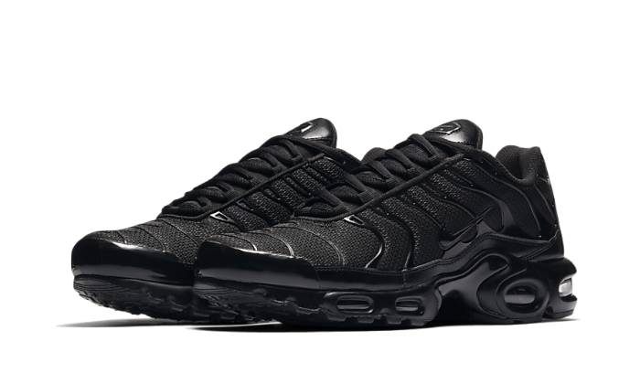 air-max-plus-triple-black-socksforsport