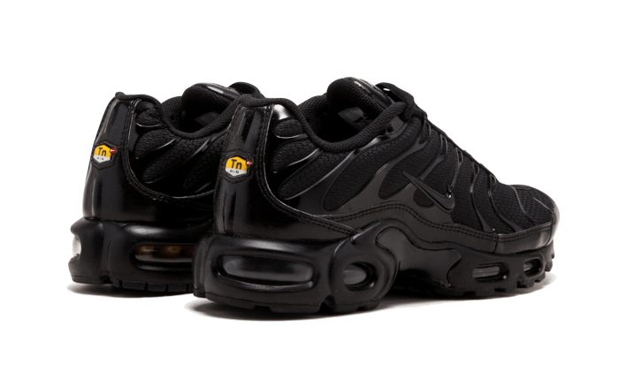 air-max-plus-triple-black-socksforsport