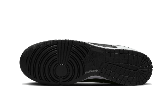 dunk-low-reverse-panda-volt-socksforsport