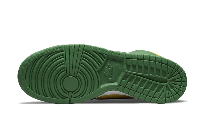 sb-dunk-high-supreme-by-any-means-brazil-socksforsport