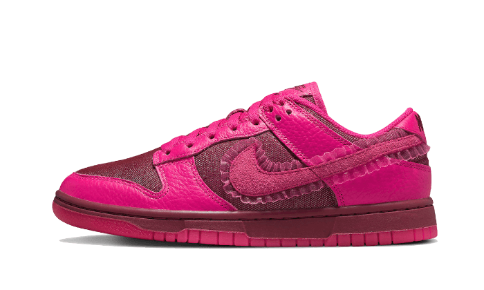 dunk-low-valentines-day-2022-socksforsport