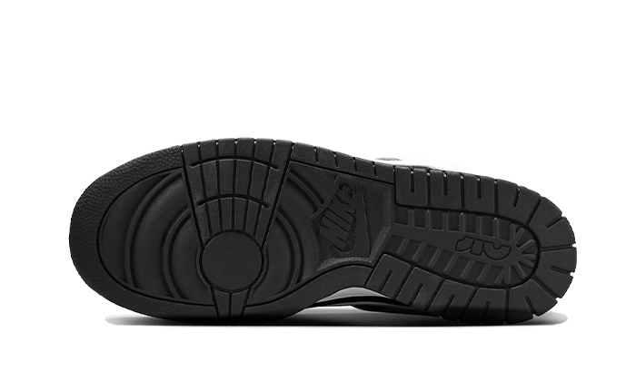 dunk-low-jumbo-reverse-panda-socksforsport