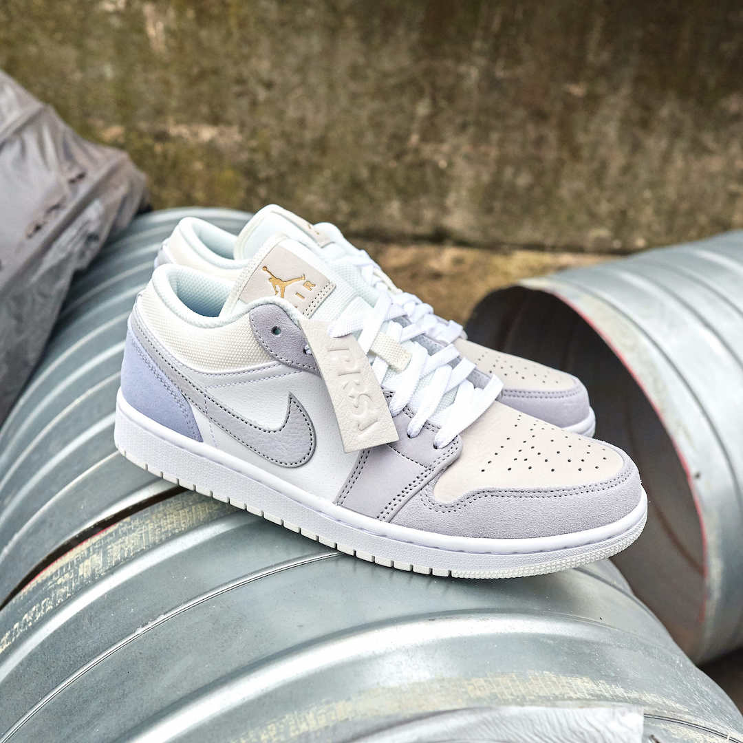 air-jordan-1-low-sky-grey-paris-socksforsport