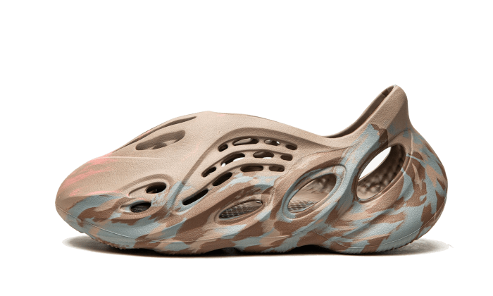 yeezy-foam-rnnr-mx-sand-grey-socksforsport