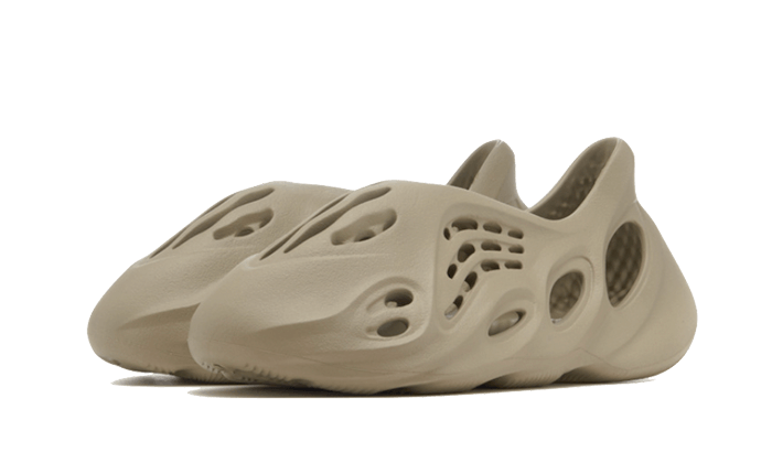 yeezy-foam-rnnr-stone-salt-socksforsport