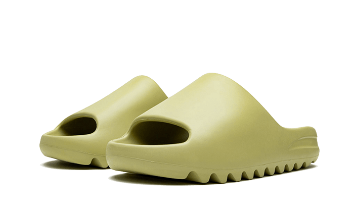yeezy-slide-resin-first-release-socksforsport