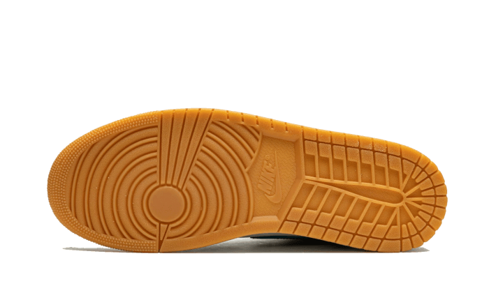 air-jordan-1-low-se-barcelona-print-socksforsport