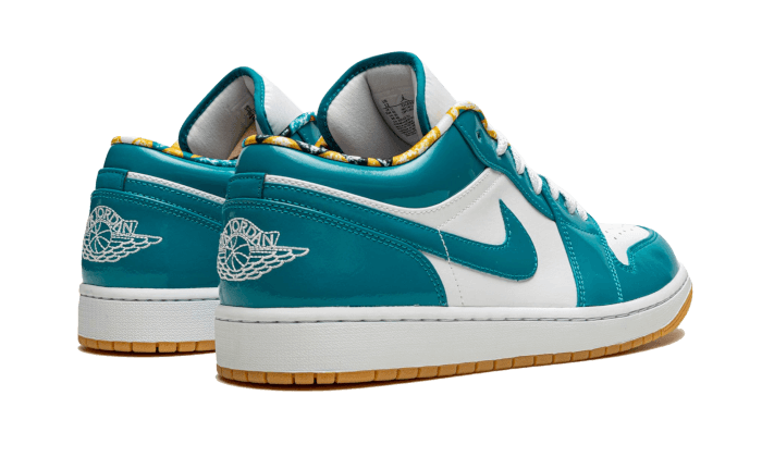 air-jordan-1-low-se-barcelona-print-socksforsport
