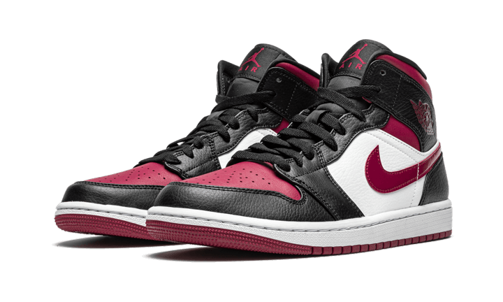 air-jordan-1-mid-bred-toe-socksforsport