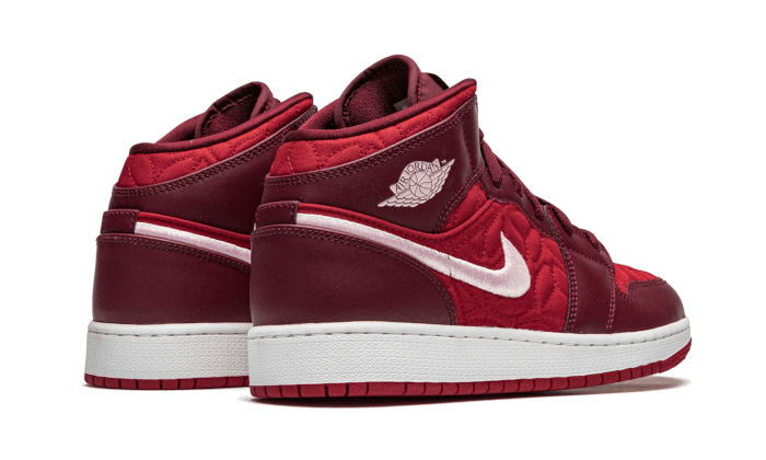 air-jordan-1-mid-se-red-quilt-socksforsport