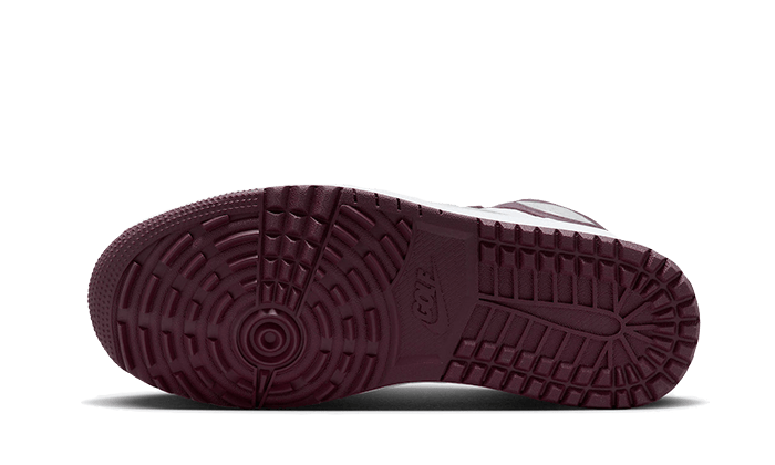 air-jordan-1-retro-high-golf-bordeaux-socksforsport