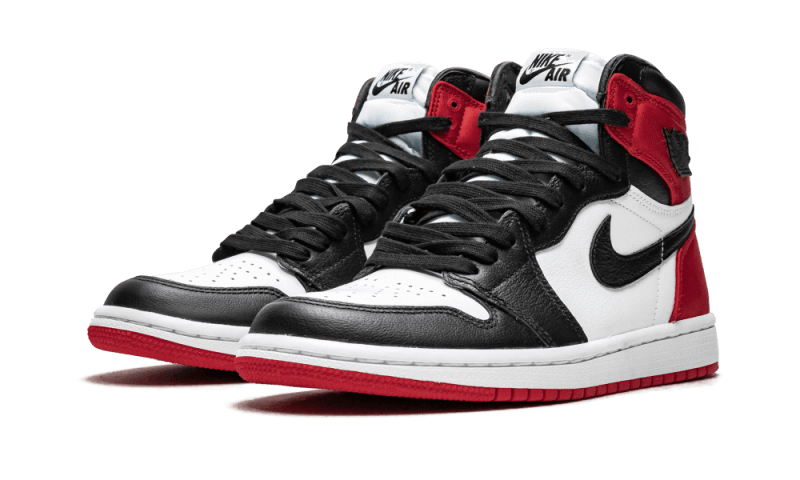 air-jordan-1-retro-high-satin-black-toe-socksforsport