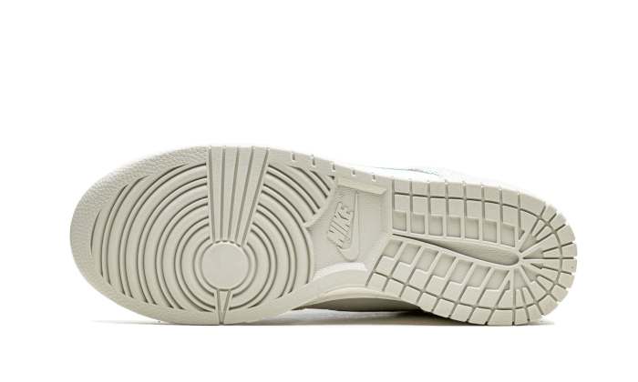 dunk-high-first-use-light-bone-green-noise-socksforsport