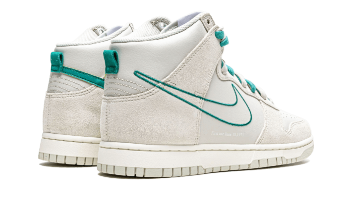 dunk-high-first-use-light-bone-green-noise-socksforsport