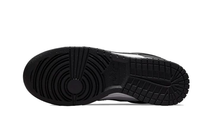 dunk-low-next-nature-black-white-socksforsport