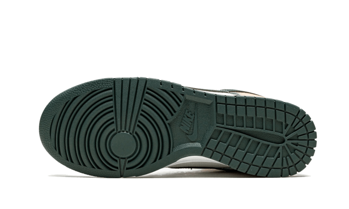 dunk-low-se-sail-multi-camo-socksforsport