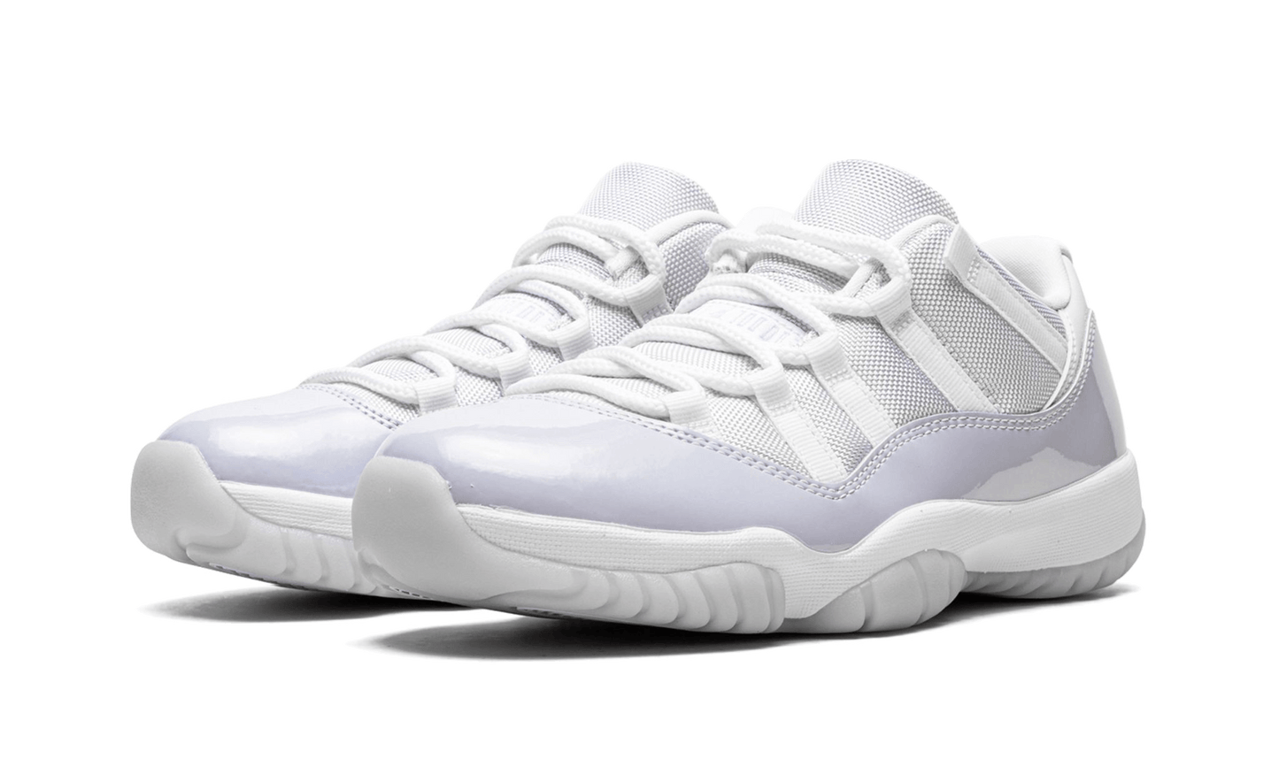 air-jordan-11-retro-low-pure-violet-socksforsport