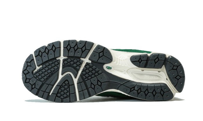 2002r-suede-pack-forest-green-socksforsport