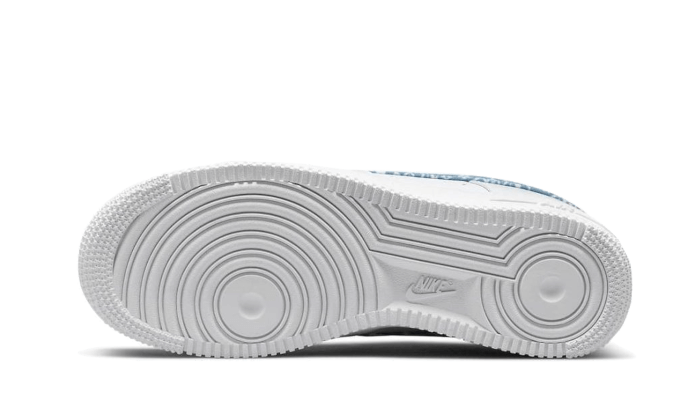 air-force-1-low-07-essential-white-worn-blue-paisley-socksforsport