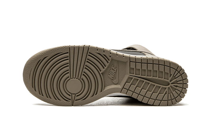 dunk-high-moon-fossil-socksforsport