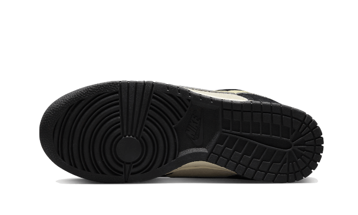 dunk-low-lx-black-team-gold-socksforsport