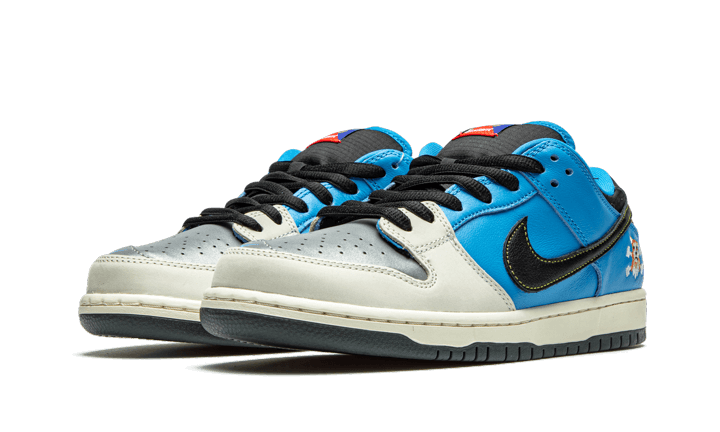 sb-dunk-low-instant-skateboards-socksforsport