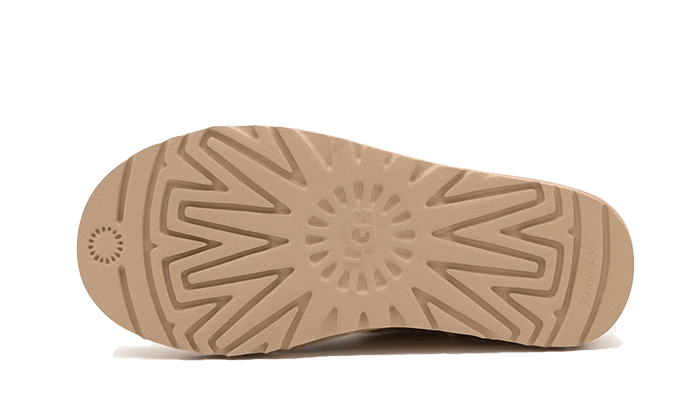 classic-ultra-mini-boot-chestnut-socksforsport