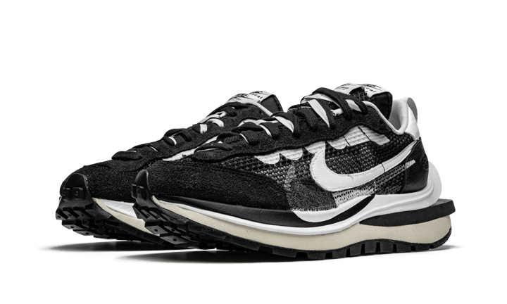 vaporwaffle-sacai-black-white-socksforsport