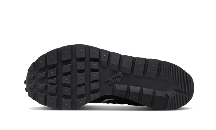 vaporwaffle-sacai-jean-paul-gaultier-black-white-socksforsport