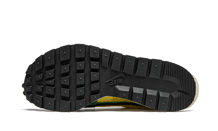 vaporwaffle-sacai-tour-yellow-stadium-green-socksforsport