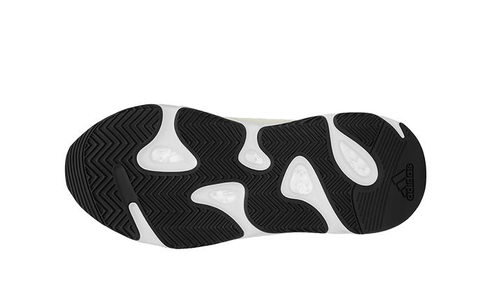 yeezy-700-mnvn-laceless-analog-socksforsport
