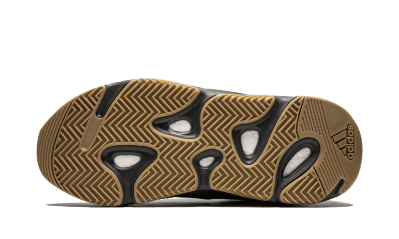 yeezy-700-utility-black-socksforsport