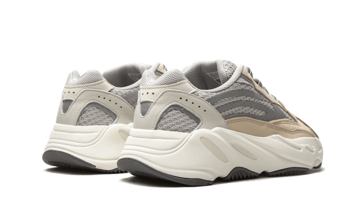 yeezy-700-v2-cream-socksforsport