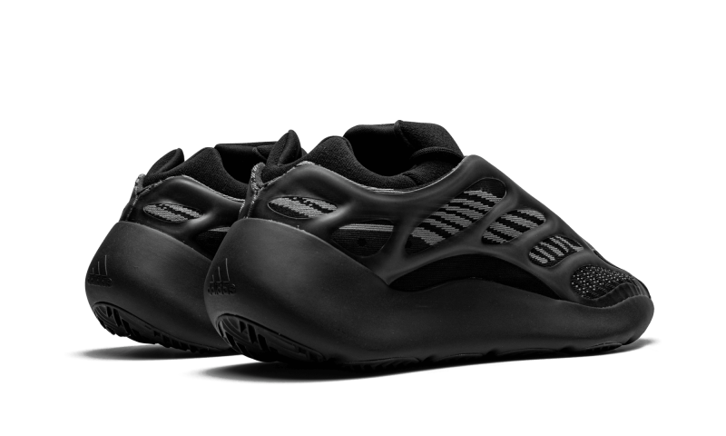yeezy-700-v3-alvah-socksforsport
