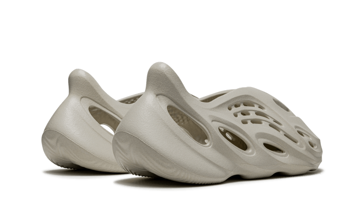 yeezy-foam-rnnr-sand-socksforsport