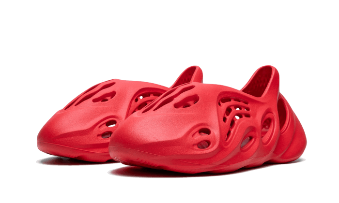 yeezy-foam-rnnr-vermillion-socksforsport