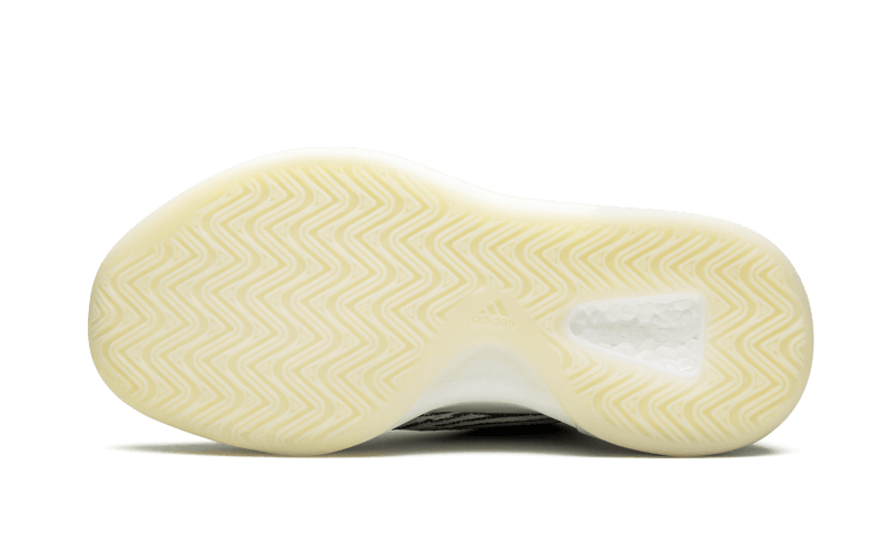 yeezy-qntm-lifestyle-model-socksforsport