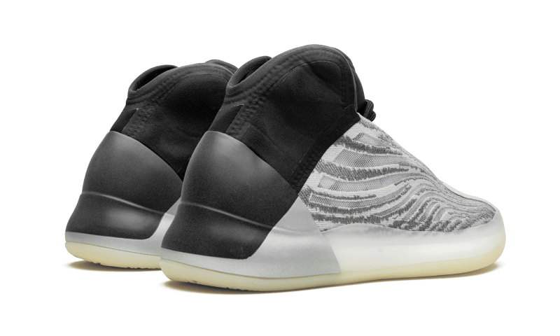 yeezy-qntm-lifestyle-model-socksforsport