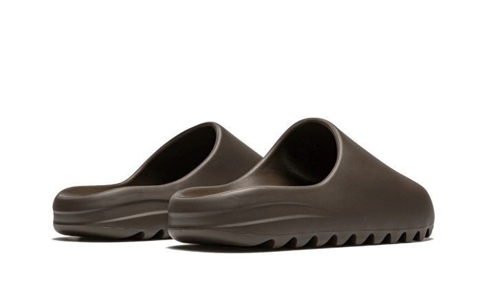 yeezy-slide-soot-socksforsport