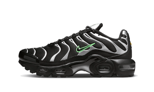 air-max-plus-black-silver-green-strike-socksforsport