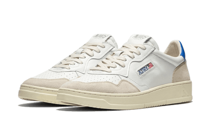 medalist-leather-suede-low-white-light-blue-socksforsport